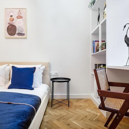 Tyzenhauz Apartments Krowoderska Street Krakau Buitenkant foto